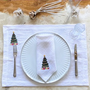 ผ้าเช็ดปากผ้าลินินสีขาว100% & อุปกรณ์เสริมพร้อมแผ่นรองจานปักขอบหอยเชลล์และผ้าเช็ดปาก - Product Image 1