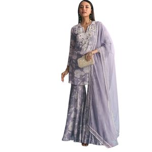 Costume Kurta Sharara en mousseline mauve à imprimé floral avec broderie Moti pour femme, fête de mariage indienne et tenue de fête - Product Image 3