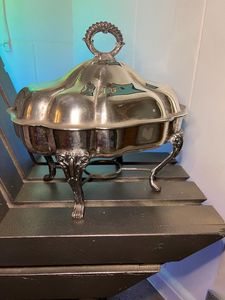 Réchaud en cuivre de qualité supérieure avec couvercle en relief et cadre en laiton parfait pour les buffets haut de gamme et les repas de vacances - Product Image 6