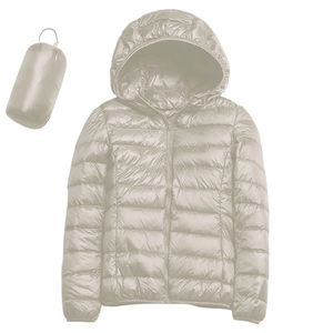 Chaqueta acolchada ligera acolchada con capucha resistente al agua y resistente al viento para mujer - Product Image 4