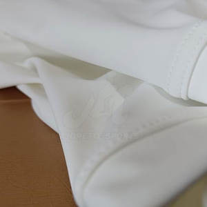 Shorts de cheerleading de bonne qualité pour femmes, légers, respirants, pour les routines d'équipe et les mouvements. - Product Image 4