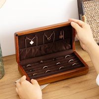 Grande boîte à bijoux en bois massif marron avec logo personnalisé pour bagues, boutons de manchette, boucles d'oreilles, rangement de voyage portable, cadeau vintage pour femmes