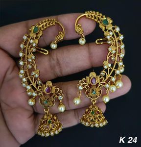 Puños de oreja chapados en oro estilo templo étnico de diseñador tradicional con piedras Jhumka CZ y colgantes de perlas joyería de boda para mujer - Product Image 2