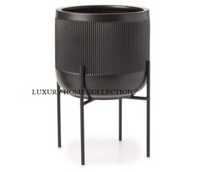 Maceta de metal para jardín interior Premium con soporte de hierro elaborado artísticamente para una presentación elegante de vegetación en espacios pequeños - Product Image 2