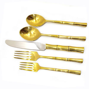 Couverts de cuisine en acier inoxydable argenterie de mariage de qualité exclusive Oem Set de couverts de luxe en or PVD avec poignée en bambou - Product Image 2