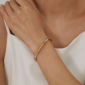 Pulsera de Moda de Acero Inoxidable Chapada en Oro, Estilo Retro y de Alta Gama para Mujer, con Forma de Mariposa Geométrica y Perla, Estilo Religioso Moderno - Product Image 1
