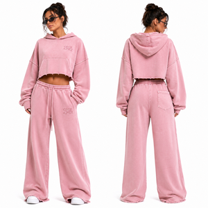 Ensemble de survêtement en coton molletonné pour femme, rose délavé, comprenant un sweat à capuche court et déchiré et un pantalon de survêtement large, coupe droite, style streetwear - Product Image 2