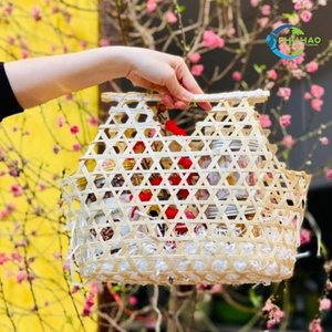 Panier cadeau en bambou tissé à la main durable, réutilisable et parfait pour les occasions spéciales et les événements, le stockage et la décoration intérieure. - Product Image 3