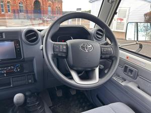 2025 para Toyota para Land Cruiser 76 Hardtop usado con cámara trasera de asientos de cuero de dirección derecha - Product Image 2