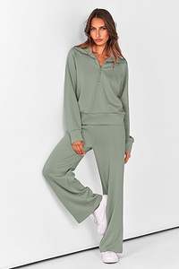 Vente en gros Vêtements de sport décontractés pour femmes Ensemble deux pièces en polyester/coton imprimé pour l'hiver Haut court Pantalon Survêtements à capuche Sweat-shirt - Product Image 6