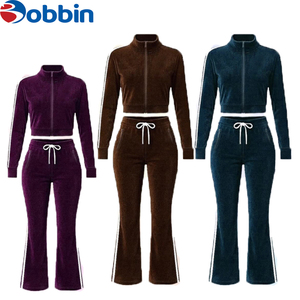 Ensemble de survêtement en velours pour femmes personnalisé, logo personnalisé, veste de survêtement en velours à fermeture éclair pour femmes avec pantalon évasé, 2 pièces - Product Image 3