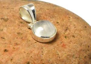 Colgante de piedra lunar de Plata de Ley 925, collar diario de piedras preciosas pequeñas de corte redondo - Product Image 4