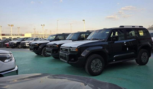 SUV Prado Noir Foncé 2024 d'occasion, conduite à gauche, 7 places, jantes en alliage, sièges en cuir, système de navigation, démarrage à distance, Android - Product Image 4