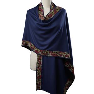 Vente en gros de hijabs en viscose d'hiver AHE Zubda |   Écharpe arabe Kashka de couleur unie durable et durable avec pompon en dentelle - Product Image 4