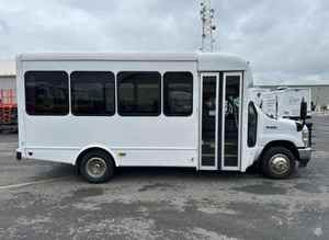 Autobús Usado 2023 en Excelente Estado para Transporte de Grupos de 21-40 Pasajeros, Diésel, Transmisión Automática, Emisión Euro 6, Volante a la Izquierda, Velocidad Máxima - Product Image 5