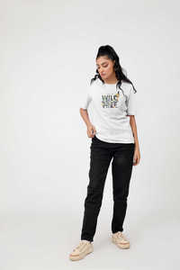 T-shirts à manches courtes slim fit pour femmes - Coupe flatteuse, toucher doux, tissu respirant pour la superposition ou à porter seul, personnalisable - Product Image 6