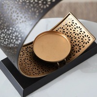 Les pièces métalliques Ramadan Kareem créent un impact visuel paisible, le décor reflète le respect des traditions avec une artisanat moderne.