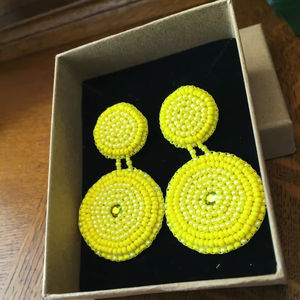 Boucles d'oreilles en coton légères de forme ovale, style bouddhiste, à usage quotidien, personnalisables, brodées à la main avec des perles de graines de luxe - Product Image 1