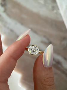 Diamante Moissanita E2W Edition Halfway Meet Me, Corte Brillante, 1 Quilate, Oro Blanco, Certificado IGI, para Bodas y Aniversarios Románticos - Product Image 2