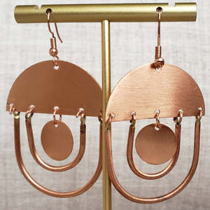 Pendientes de Cobre Martillados a Mano al por Mayor, Pendientes Minimalistas con Forma de Disco de Moneda, Joyería Vintage para Compradores al por Mayor - Product Image 2