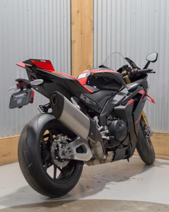 2026 Top commercial auction RS660 RSV4 Factory 659cc 105HP 77.2kW 10,400 rpm-twin, 4 valves par cylindre Prêt à être expédié - Product Image 4