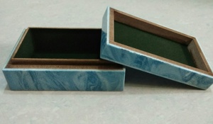 Boîte à bijoux en résine de bois fait à la main de conception géométrique antique moderne pour le cadeau de souvenir et de décoration à la maison - Product Image 3