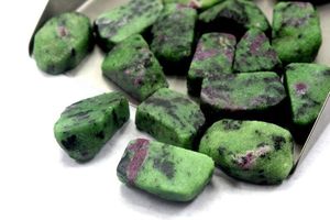 <span class=keywords><strong>5</strong></span> chất lượng cao chưa được đánh bóng thô tinh thể đá quý nguyên kích thước 24-28mm tự nhiên <span class=keywords><strong>Ruby</strong></span> Zoisite anyolite lỏng đá quý - Product Image 5