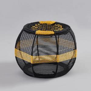 Tabouret mudha de forme ronde de couleur jaune et noire avec un design inhabituel et un matériau en corde solide - Product Image 1