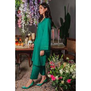 Robe en satin vert printemps - Product Image 4