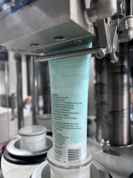 Équipement d'emballage électrique haute vitesse semi-automatique pour le remplissage et la fermeture de pots cosmétiques 380V/220V/110V Garantie 1 an