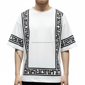 Camiseta Blanca de Lujo para Hombre, Diseño Geométrico Griego con Borde Negro, Hombros Caídos, Estilo Urbano Premium, Logotipo Personalizado OEM - Product Image 2
