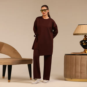 Ensemble coordonné pour femmes, haut tunique long, pantalon droit, tenue de détente minimaliste, tissu doux au toucher, fabricant direct - Product Image 1