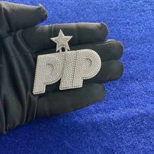 Colgante de letra PIP personalizado chapado en oro con moissanita y engaste de estrella, estilo diamante VVS, lindo y moderno. - Product Image 1