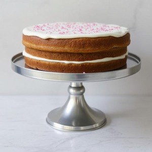 Soporte de pastel de aluminio hecho a mano decorativo más vendido, perfecto para exhibir pasteles, cupcakes y pasteles a la venta - Product Image 1