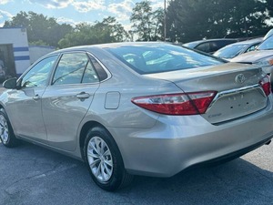 TOP NOTCH Recién PERFECTAMENTE USADO 2015 T o y o t a Camry - Product Image 2