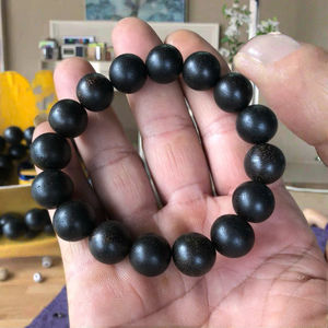 Bracelet spirituel fait main en bois de Oud noir de luxe 16-18mm perles rondes foncées modèle 1kg pour la guérison - Product Image 1