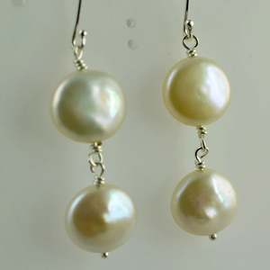 Pendientes Colgantes Hechos a Mano en Plata de Ley 925 con Perlas de Agua Dulce Auténticas en Forma de Bola, Regalo de Cumpleaños para Ella - Product Image 4