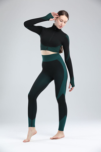 Conjuntos de fitness para yoga y gimnasio para mujer Ropa deportiva de entrenamiento de poliéster/algodón transpirable de 2 piezas con diseño sin costuras - Product Image 2