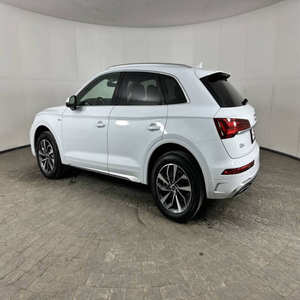 Audi Q5 2024 d'occasion en parfait état - Product Image 3