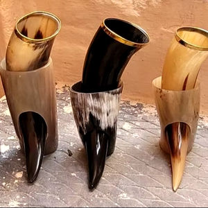 Fabricación de cuerno vikingo más vendido, taza auténtica y segura para alimentos con soporte de hierro, decoración pulida para fiesta de Navidad - Product Image 1