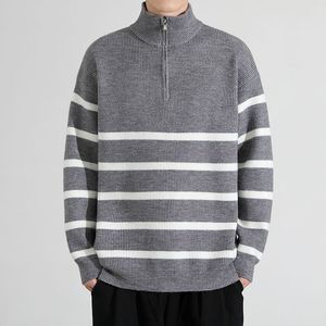 Pull-over rétro pour homme en polyester/nylon imprimé avec caractéristiques anti-boulochage, séchage rapide et respirant, logo frontal pour l'hiver - Product Image 3