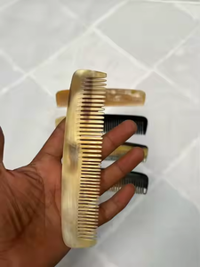 Peignes à cheveux en corne de haute qualité, populaires, avec manche et dents en plastique, fabriqués à la main en Inde, au meilleur prix par Crescent Crafts - Product Image 3