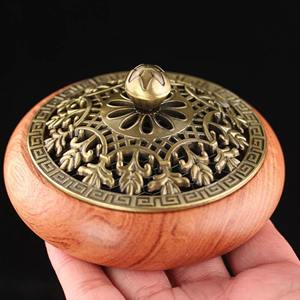 Quemador de Incienso de Madera Reutilizable con Tapa de Diseño de Metal Dorado para Varillas Aromáticas y Ambiente en el Hogar o para Regalo, Procedente de la India - Product Image 5