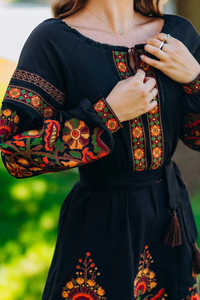 Vestido corto ucraniano bordado hasta la rodilla con cuello redondo para mujer - Product Image 3