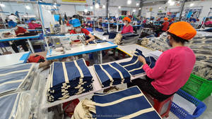 2024 vente chaude Portable grandes boîtes à cosmétiques sacs taille personnalisée fermeture éclair bonbons imprimé Logo non tissé petite pochette pour le maquillage - Product Image 6