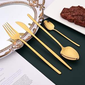 Ensemble de couverts en métal robuste conçu pour une utilisation intensive, conservant sa durabilité grâce à ses routines quotidiennes de repas à la maison. - Product Image 6