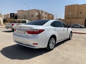 2018 ES350 NA AWD มือสอง พวงมาลัยซ้าย เบาะหนัง ระบบควบคุมความเร็วอัตโนมัติ ยูโร 6 ดีเซล ล้อแม็ก R16 เกียร์อัตโนมัติ หลังคาซันรูฟ ภายในสีอ่อน - Product Image 4