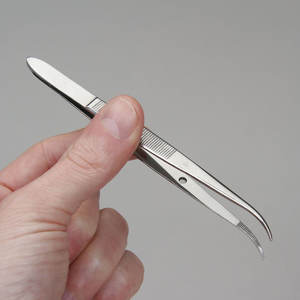 Pinzas de Disección Perry de Acero Inoxidable de Alta Calidad, Curvadas Finas con Mordaza Serrada de 125mm, Pinzas Delicadas para Apósitos y Tejidos - Product Image 6