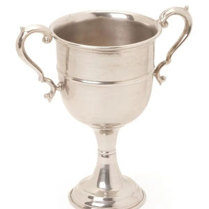 Trofeo de metal decorativo con características hechas a mano, ideal para ceremonias de agradecimiento de los mejores colaboradores - Product Image 1