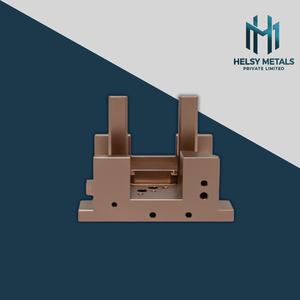 Bras de suspension en aluminium usiné par VMC avancé, alignement précis des trous de fixation, support de liaison pour l'ingénierie mécanique personnalisée - Product Image 1